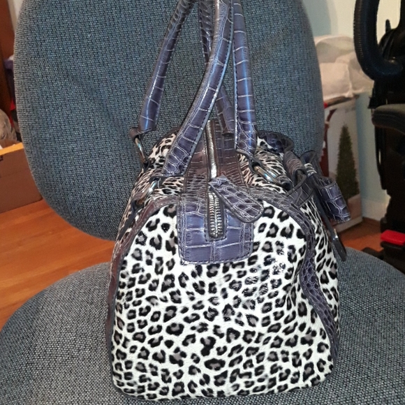 Guess Leopard Purse - Picture 3 of 7